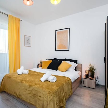 דירות בוקרשט Carol New Building With Balcony מראה חיצוני תמונה