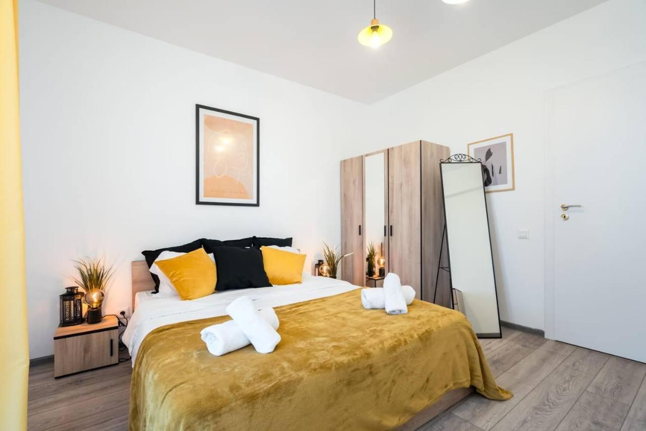 דירות בוקרשט Carol New Building With Balcony מראה חיצוני תמונה