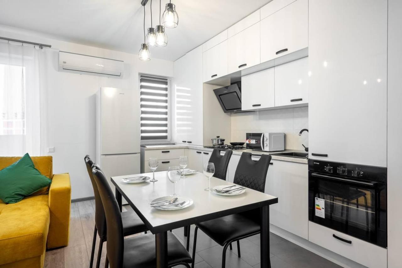 דירות בוקרשט Carol New Building With Balcony מראה חיצוני תמונה
